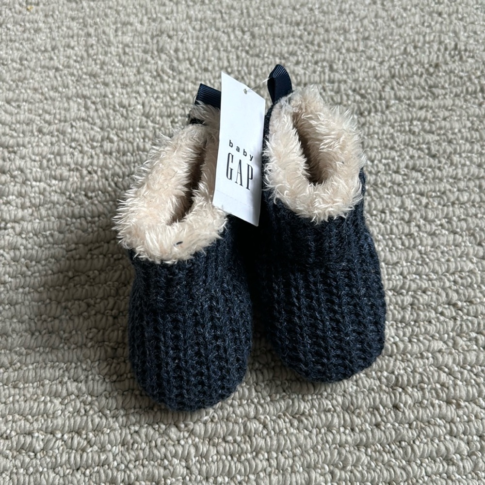 Infant cozy winter booties 0-3 months